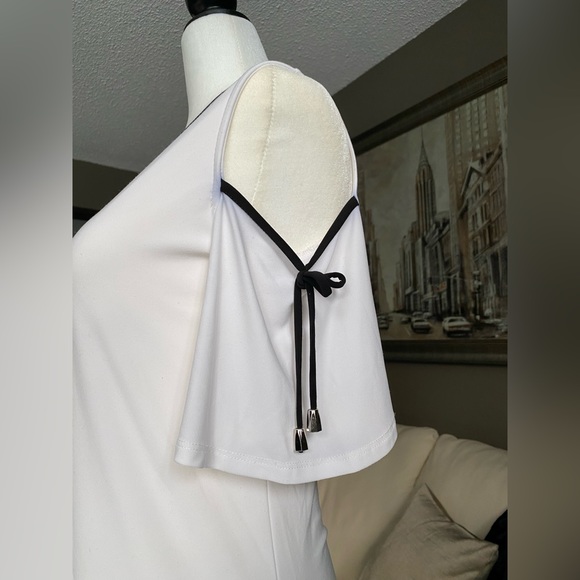 Melanie Lyne Cold Shoulder Top - Picture 2 of 8